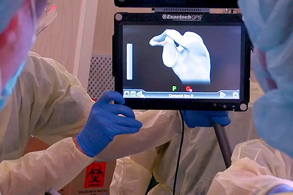 ExactechGPS Shoulder Application Surgeon at MedEd Lab